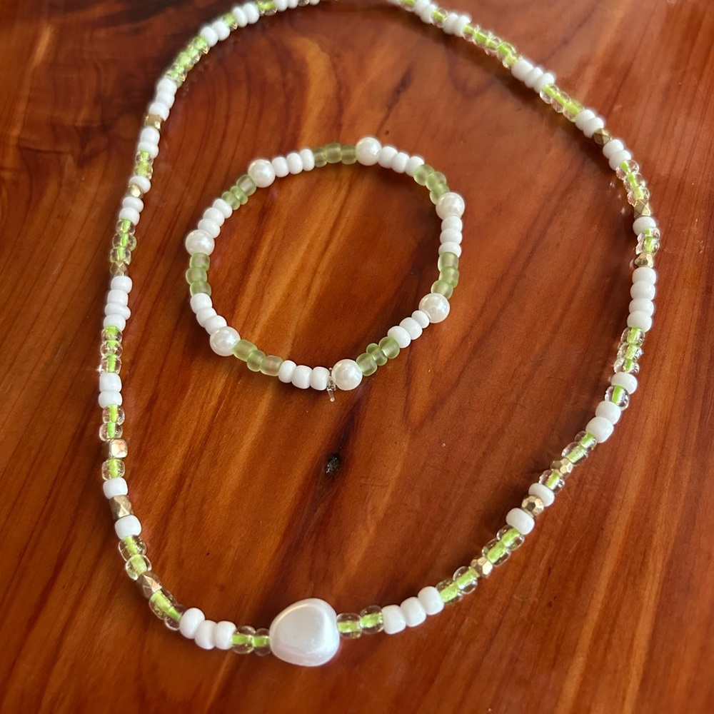Chic Green and White Beaded Necklace Set
